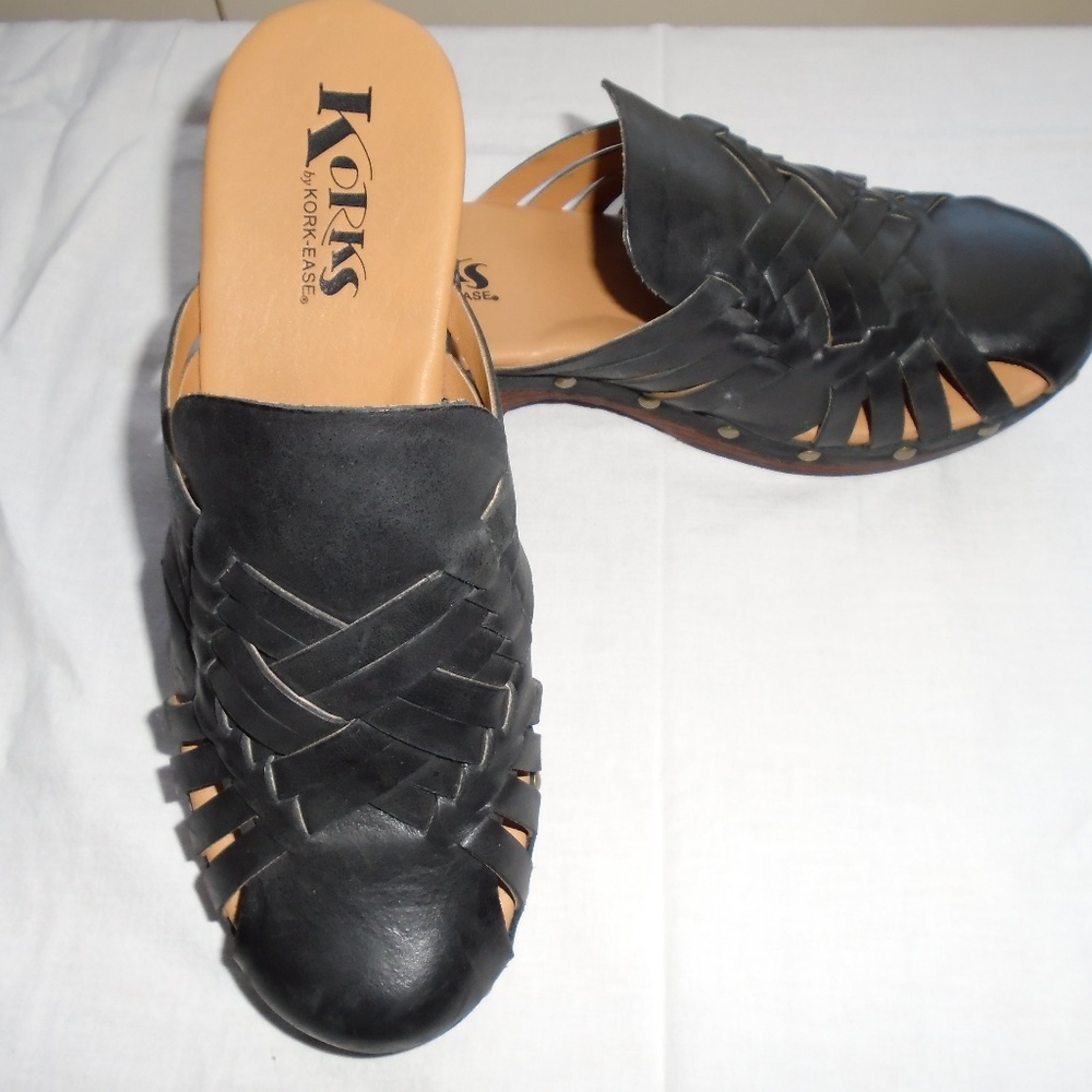 KORK~CLOGS~BLACK~LEATHER~STUDS~WOVEN~SIZE 8M